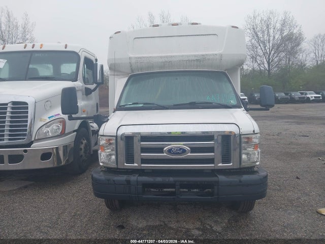 Ford E-450 Cutaway 2015 1FDFE4FS6FDA10556 Image 11