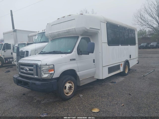 Ford E-450 Cutaway 2015 1FDFE4FS6FDA10556 Image 2