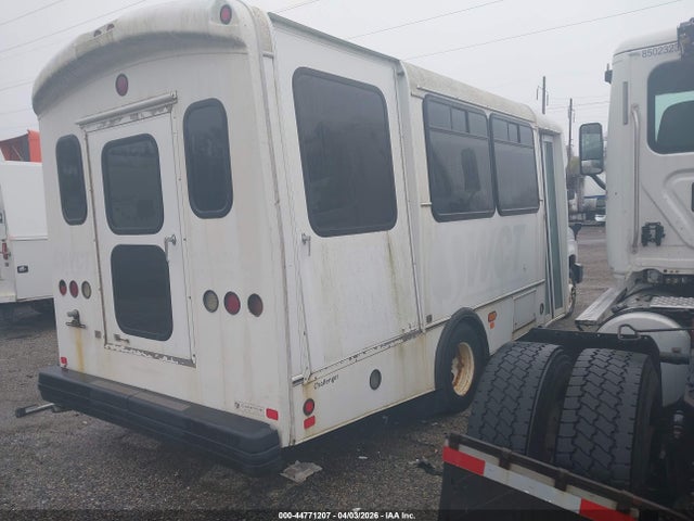 Ford E-450 Cutaway 2015 1FDFE4FS6FDA10556 Image 4