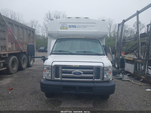 Ford E-450 Cutaway 2016 1FDFE4FS5GDC23337 Image 15
