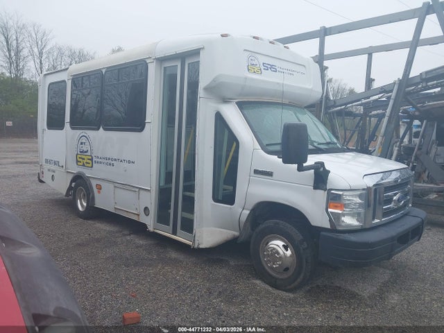 Ford E-450 Cutaway 2016 1FDFE4FS5GDC23337 Image 16