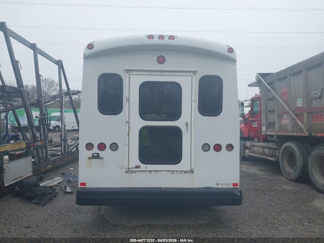 Ford E-450 Cutaway 2016 1FDFE4FS5GDC23337 Image 18