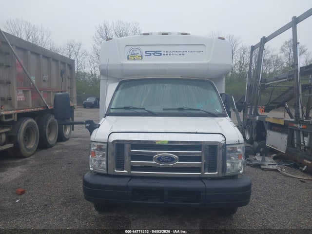 Ford E-450 Cutaway 2016 1FDFE4FS5GDC23337 Image 11
