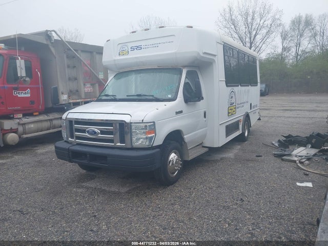 Ford E-450 Cutaway 2016 1FDFE4FS5GDC23337 Image 2