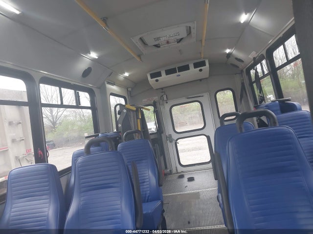 Ford E-450 Cutaway 2016 1FDFE4FS5GDC23337 Image 6