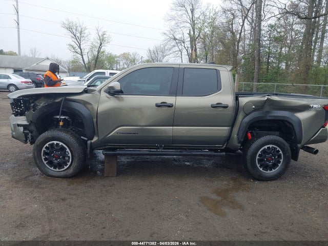 2025 Toyota Tacoma Trd Off Road მანქანა იყიდება აუქციონზე, vin: 3TMLB5JN0SM180238, აუქციონის ნომერი: 44771382