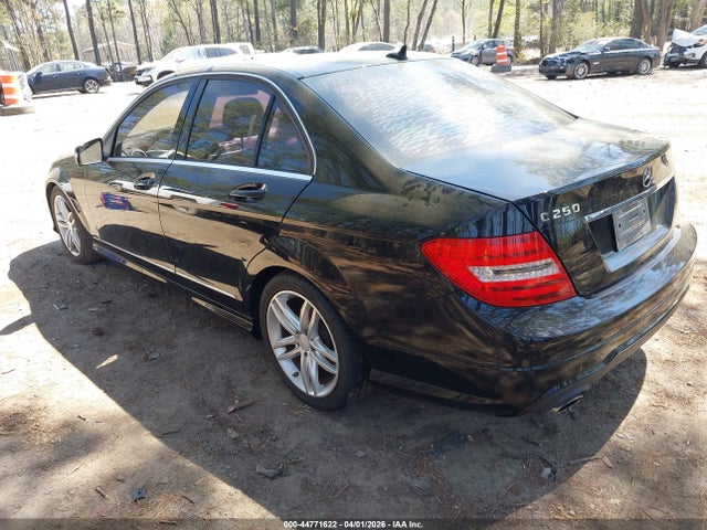2013 MERCEDES-BENZ C 250 WDDGF4HB9DR262679 Photo 2