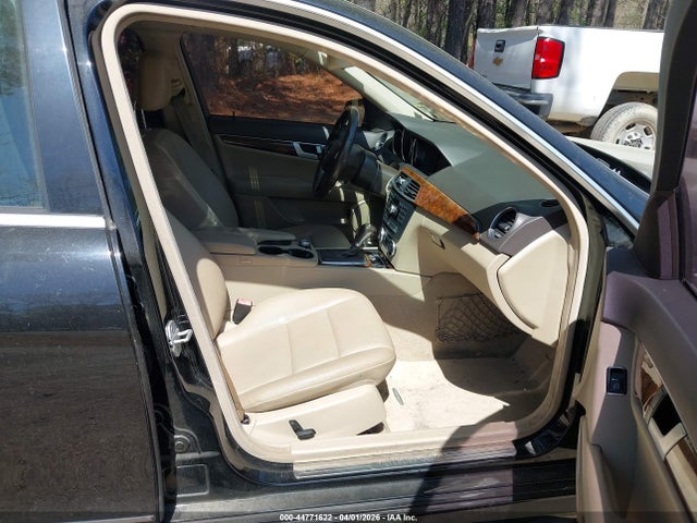 2013 MERCEDES-BENZ C 250 WDDGF4HB9DR262679 Photo 4