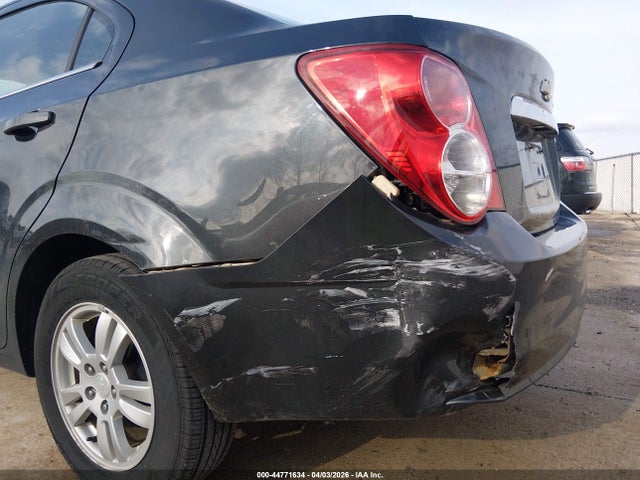 44771634 :رقم المزاد ، 1G1JD5SB1F4169345 vin ، 2015 Chevrolet Sonic Lt Manual مزاد بيع