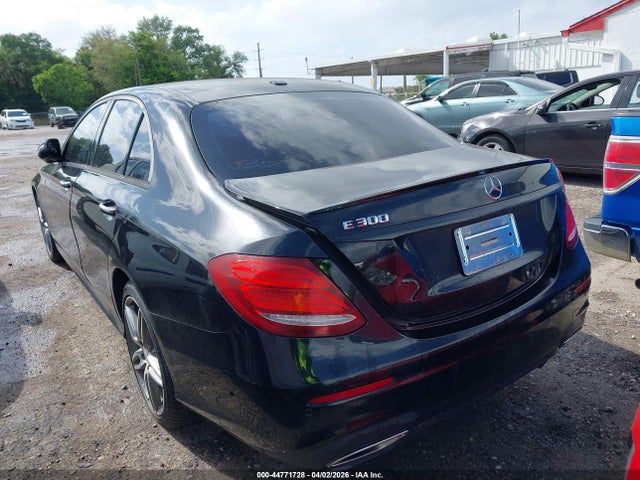 2017 MERCEDES-BENZ E 300 WDDZF4JB4HA147334 Photo 2