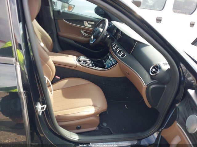 2017 MERCEDES-BENZ E 300 WDDZF4JB4HA147334 Photo 4