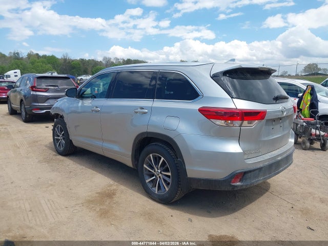 2018 TOYOTA HIGHLANDER 5TDJZRFH7JS489071 Photo 2