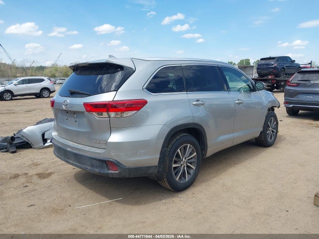 2018 TOYOTA HIGHLANDER 5TDJZRFH7JS489071 Photo 3