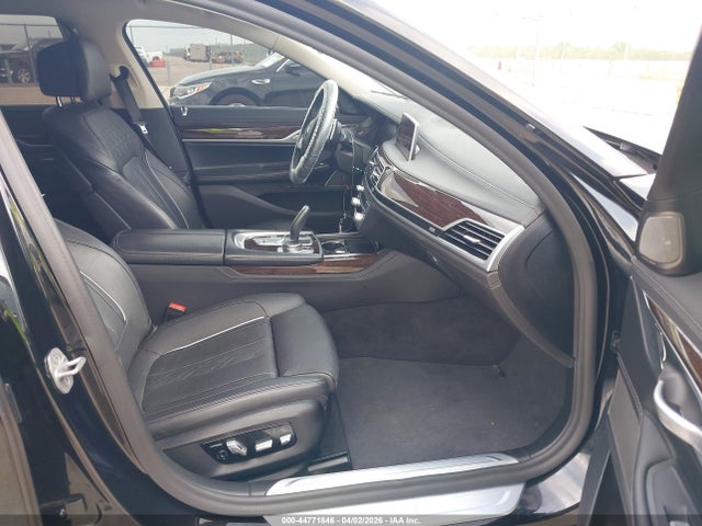 WBA7T2C03MCG03803 BMW 740I