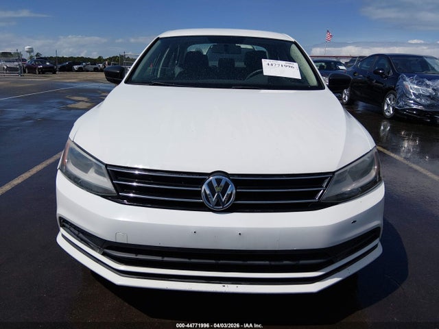44771996 :رقم المزاد ، 3VWD17AJ2FM239504 vin ، 2015 Volkswagen Jetta 1.8t Se مزاد بيع