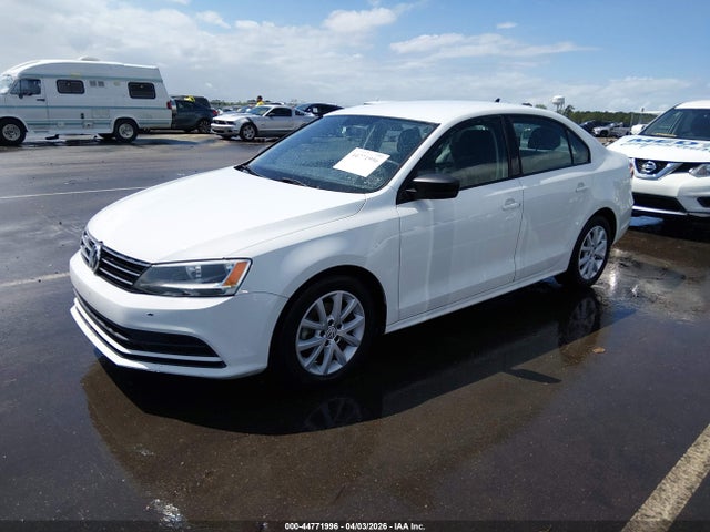 44771996 :رقم المزاد ، 3VWD17AJ2FM239504 vin ، 2015 Volkswagen Jetta 1.8t Se مزاد بيع