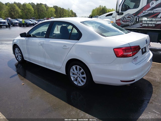 44771996 :رقم المزاد ، 3VWD17AJ2FM239504 vin ، 2015 Volkswagen Jetta 1.8t Se مزاد بيع
