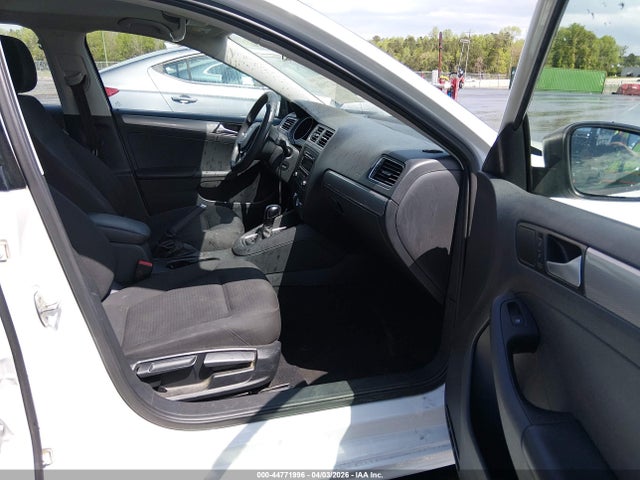 44771996 :رقم المزاد ، 3VWD17AJ2FM239504 vin ، 2015 Volkswagen Jetta 1.8t Se مزاد بيع