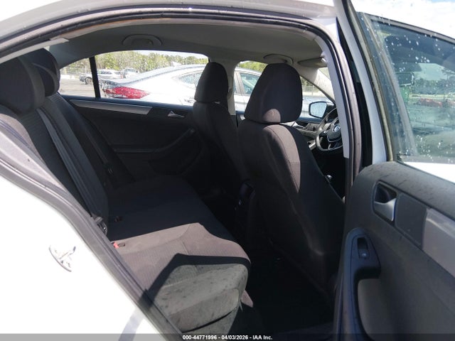44771996 :رقم المزاد ، 3VWD17AJ2FM239504 vin ، 2015 Volkswagen Jetta 1.8t Se مزاد بيع