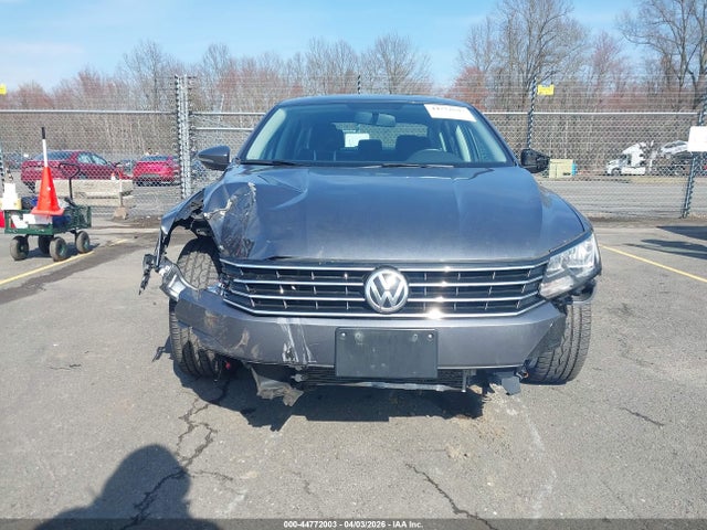 2018 Volkswagen Passat 2.0t Se მანქანა იყიდება აუქციონზე, vin: 1VWBA7A36JC010424, აუქციონის ნომერი: 44772003