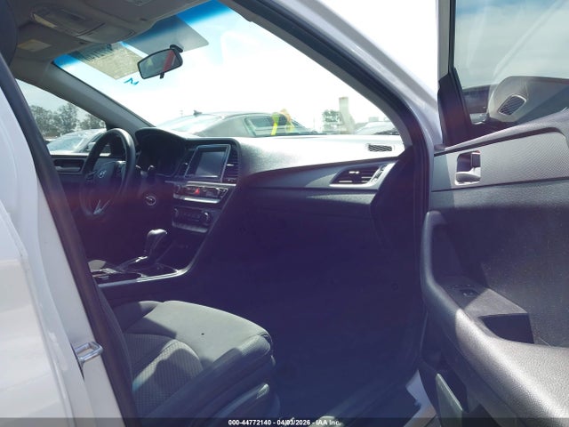 5NPE24AF6JH697723 Hyundai SONATA SE