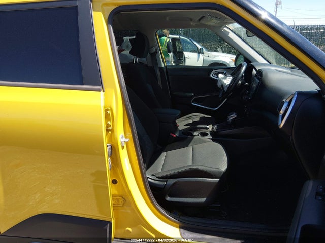 KNDJ23AU4L7117657 KIA Soul X-line