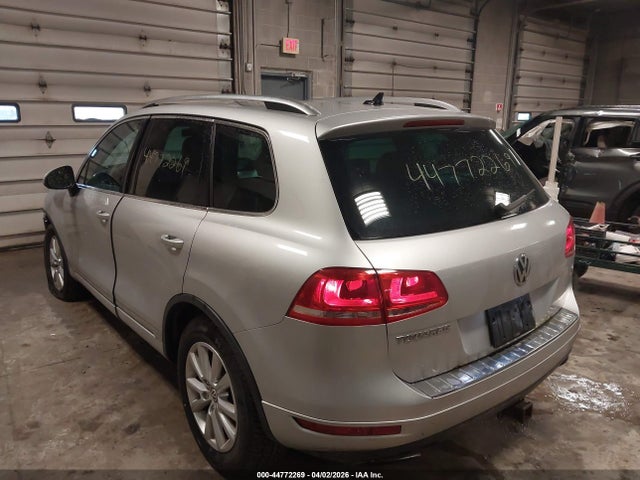 2014 VOLKSWAGEN TOUAREG WVGEF9BP4ED006480 Photo 2