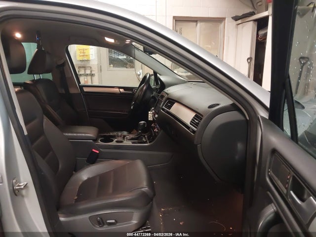 2014 VOLKSWAGEN TOUAREG WVGEF9BP4ED006480 Photo 4