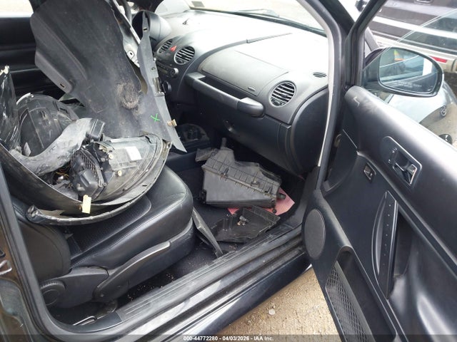 44772280 :رقم المزاد ، 3VWPG3AG3AM014106 vin ، 2010 Volkswagen New Beetle 2.5l مزاد بيع