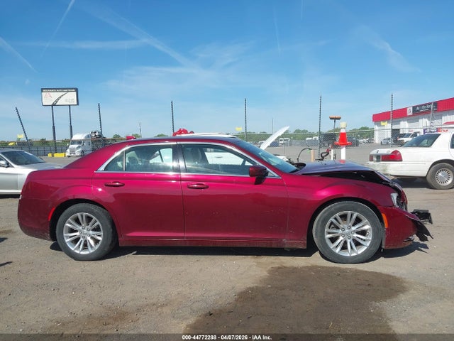 44772288 :رقم المزاد ، 2C3CCAAG7JH292012 vin ، 2018 Chrysler 300 Touring مزاد بيع