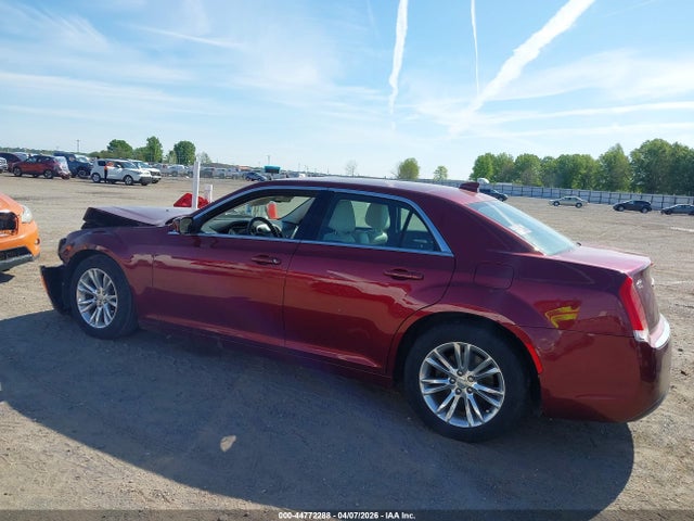 44772288 :رقم المزاد ، 2C3CCAAG7JH292012 vin ، 2018 Chrysler 300 Touring مزاد بيع