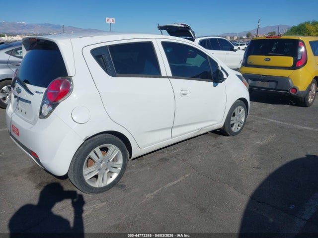 Chevrolet Spark 1lt Auto 2014 KL8CD6S90EC560034 Image 4