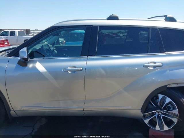5TDGBRCH8NS539033 Toyota Highlander Hybrid Xle