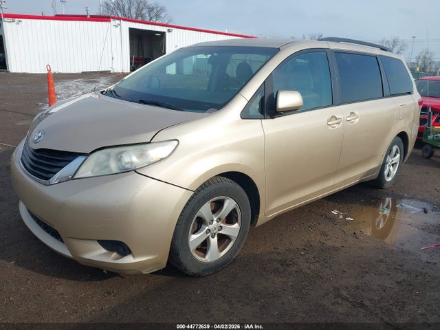 44772639 :رقم المزاد ، 5TDKK3DC8BS091513 vin ، 2011 Toyota Sienna Le V6 مزاد بيع