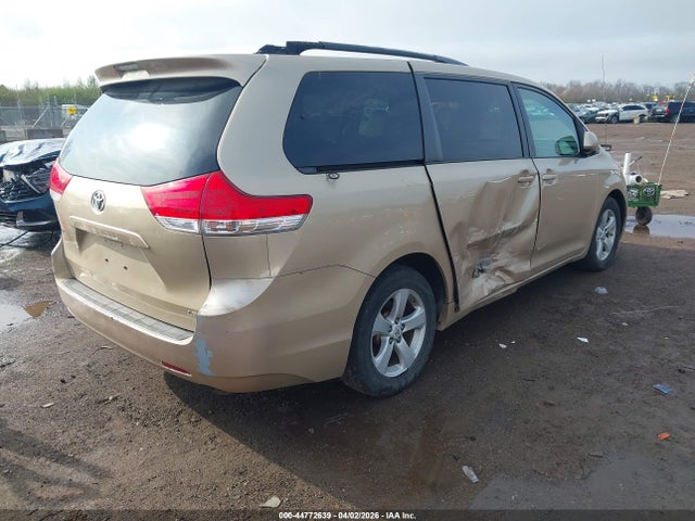 44772639 :رقم المزاد ، 5TDKK3DC8BS091513 vin ، 2011 Toyota Sienna Le V6 مزاد بيع
