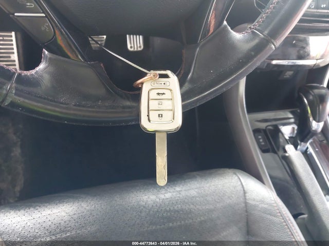 44772643 :رقم المزاد ، 1HGCR2F16HA087571 vin ، 2017 Honda Accord Sport Se مزاد بيع