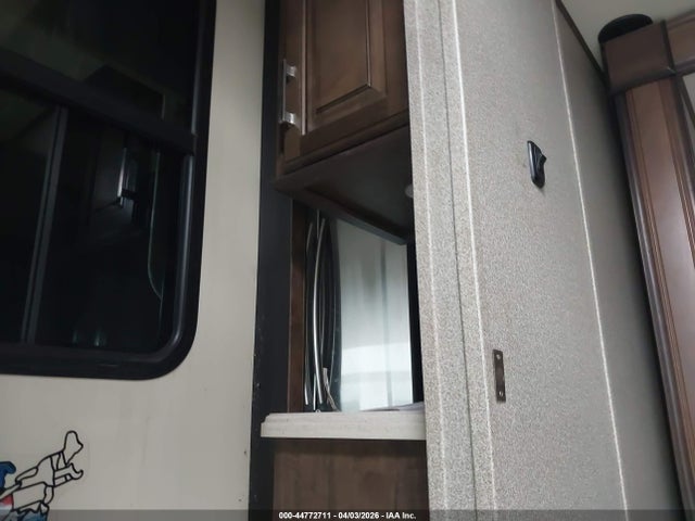 44772711 :رقم المزاد ، 573FS4228MAA01869 vin ، 2021 Grand Design Solitude مزاد بيع