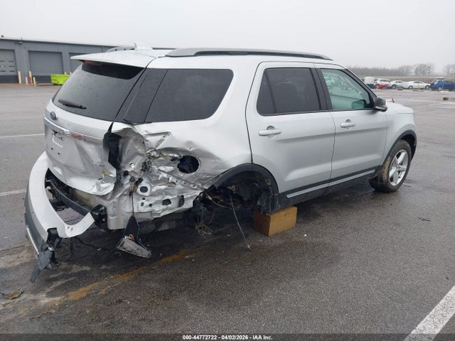 Ford EXPLORER XLT 2017 1FM5K8DH5HGC65462 Image 4