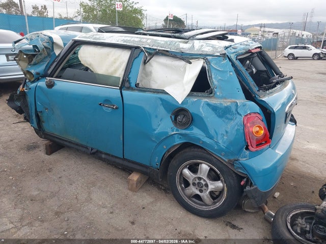 2008 MINI COOPER WMWMF33558TT60445 Photo 2