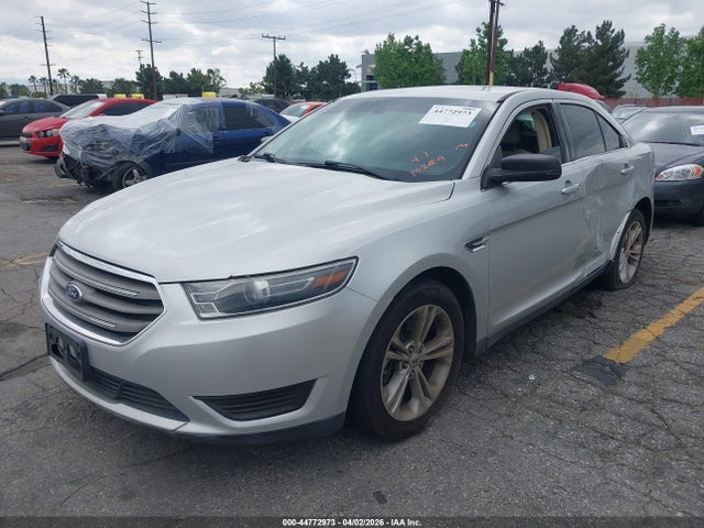 Ford TAURUS SE 2017 1FAHP2D84HG124243 Image 2