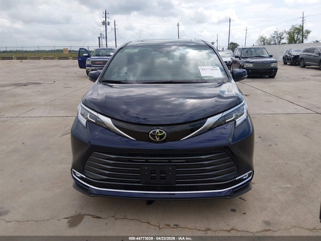 Toyota Sienna Limited 2026 5TDZRKEC1TS301728 Image 12