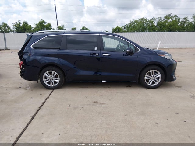 Toyota Sienna Limited 2026 5TDZRKEC1TS301728 Image 13