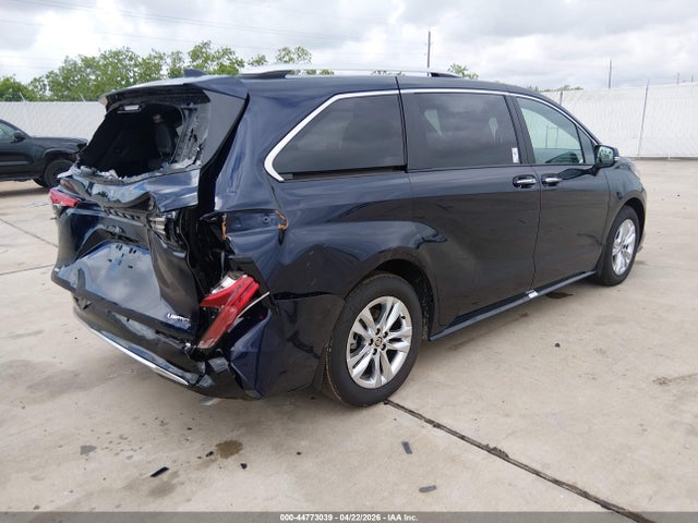 Toyota Sienna Limited 2026 5TDZRKEC1TS301728 Image 4