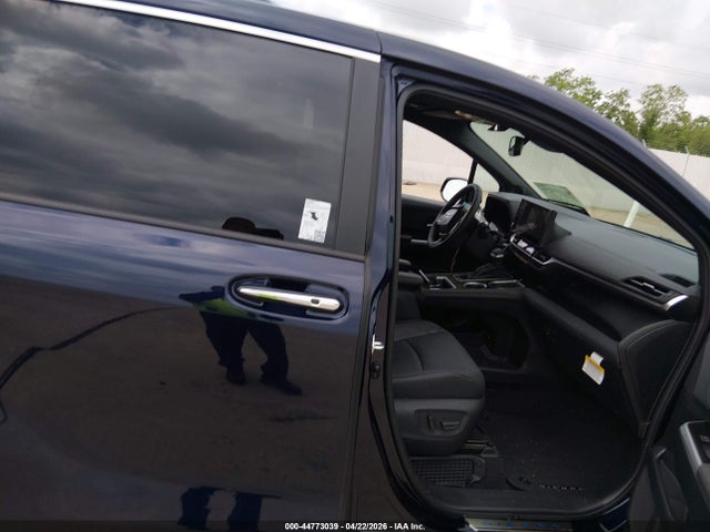 Toyota Sienna Limited 2026 5TDZRKEC1TS301728 Image 5