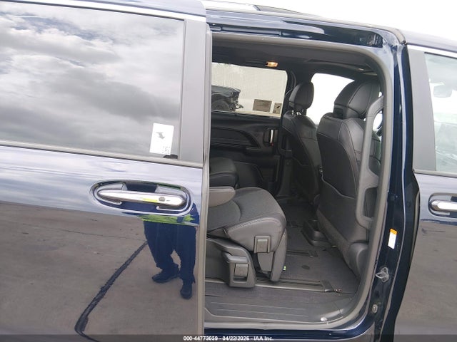 Toyota Sienna Limited 2026 5TDZRKEC1TS301728 Image 8