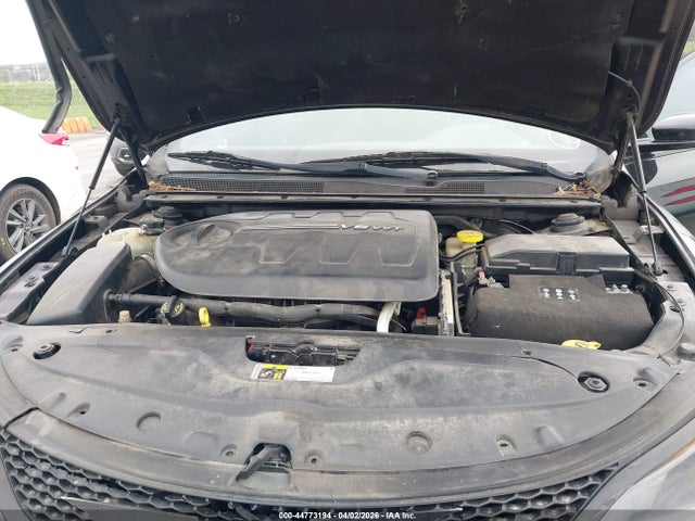 44773194 :رقم المزاد ، 1C3CCCBG1FN527514 vin ، 2015 Chrysler 200 S مزاد بيع