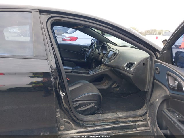 44773194 :رقم المزاد ، 1C3CCCBG1FN527514 vin ، 2015 Chrysler 200 S مزاد بيع