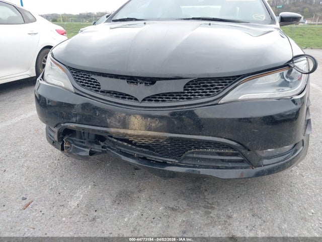 44773194 :رقم المزاد ، 1C3CCCBG1FN527514 vin ، 2015 Chrysler 200 S مزاد بيع