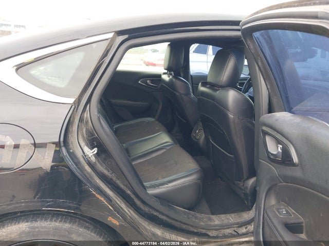 44773194 :رقم المزاد ، 1C3CCCBG1FN527514 vin ، 2015 Chrysler 200 S مزاد بيع