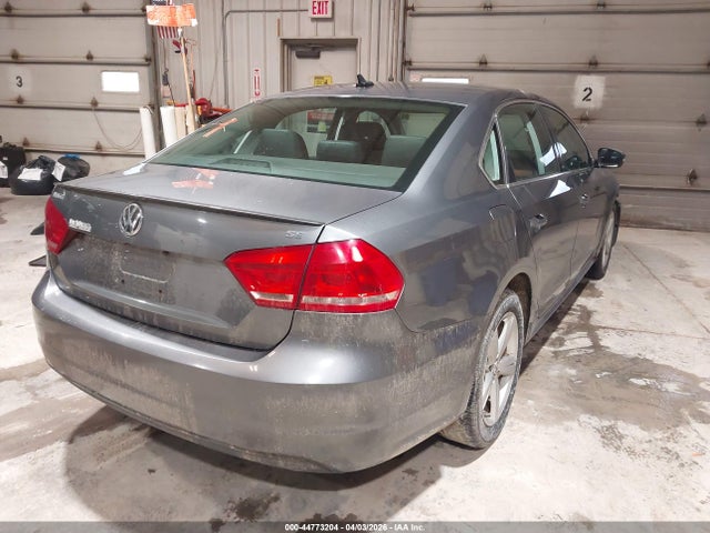 2013 VOLKSWAGEN PASSAT 1VWBH7A33DC092807 Photo 3